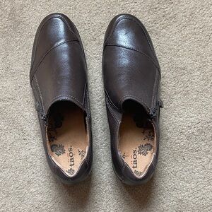 Taos Footwear Women’s Dark Brown Slip-On Loafers